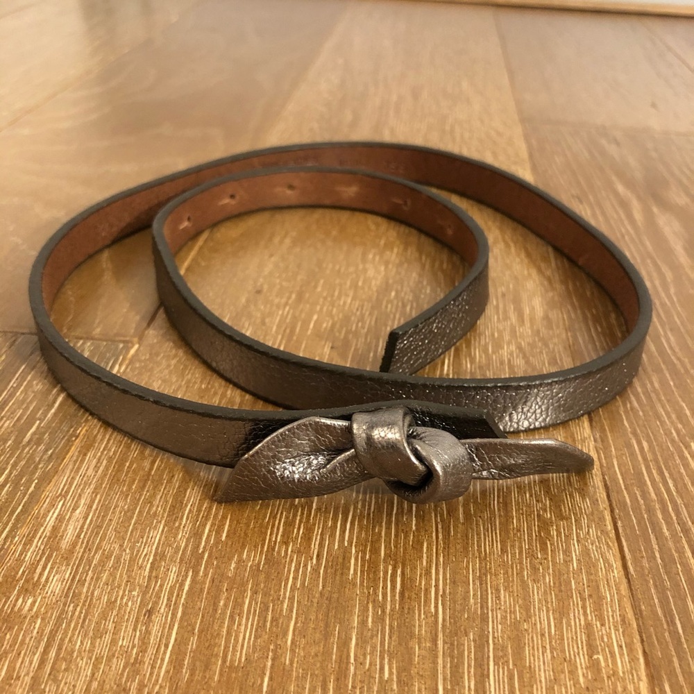 🆕 Banana Republic Metallic Silver Bow Leather Belt